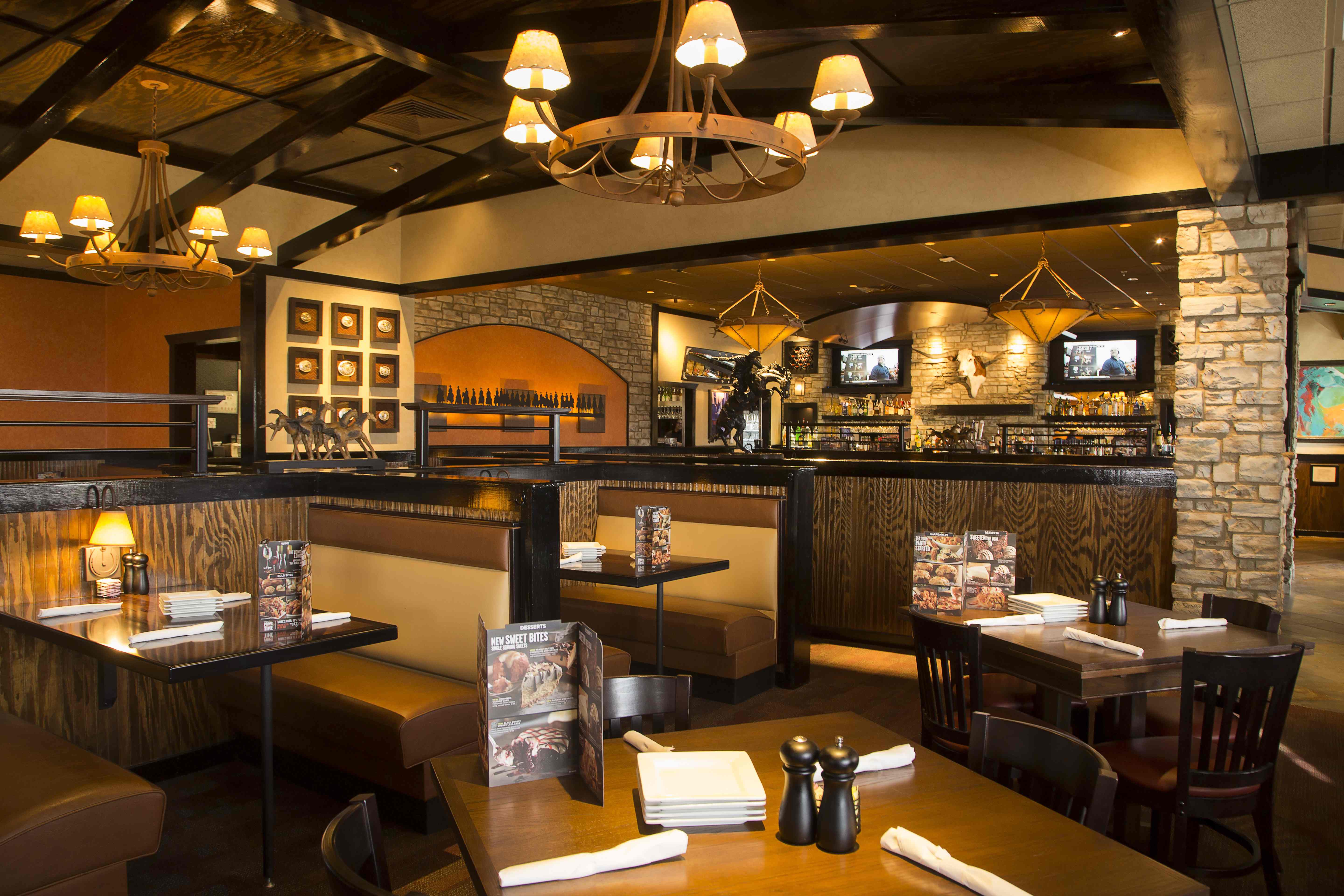 Picture of LongHorn Steakhouse Dining Room in BismarckMandan, North